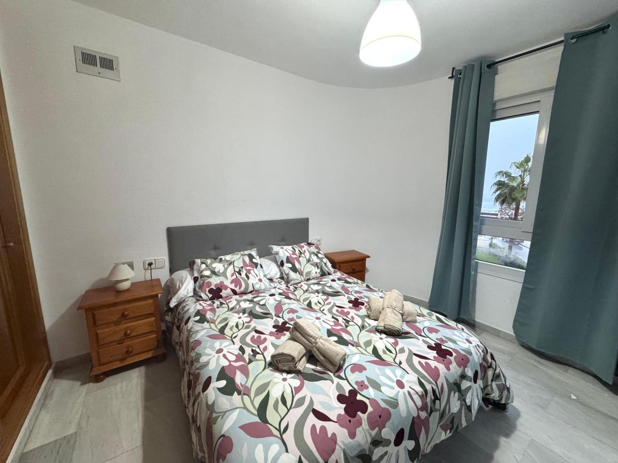 Primera Linea De Playa Con Vistas Al Mar Con Garaje B Apartamento Torremolinos
