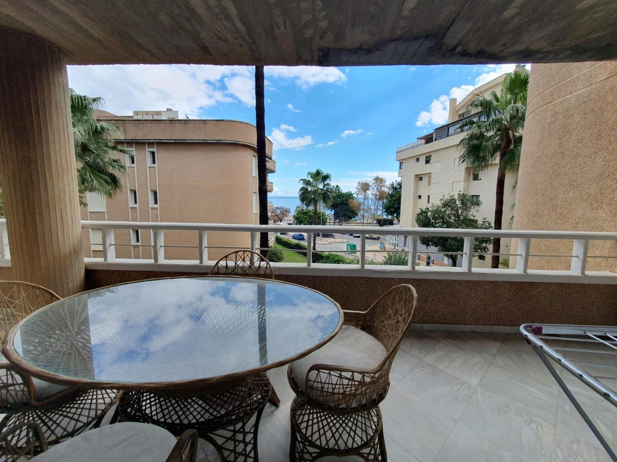 Primera Linea De Playa Con Vistas Al Mar Con Garaje B Apartamento Torremolinos